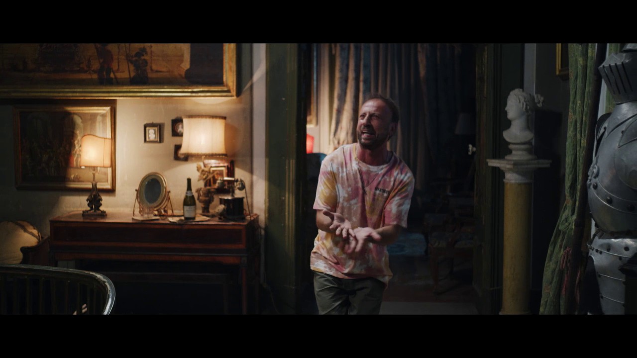 Three Man And A Ghost 2022 AMZN WEB-DL Hindi + It Ta Te Ta 1080p AVC DDP 5.1 ESub.mkv.0002